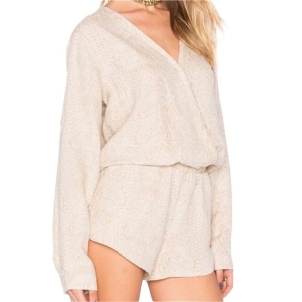 Anthropologie Cloth & Stone Beige Dahl Snakeskin Print Long Sleeve Romper